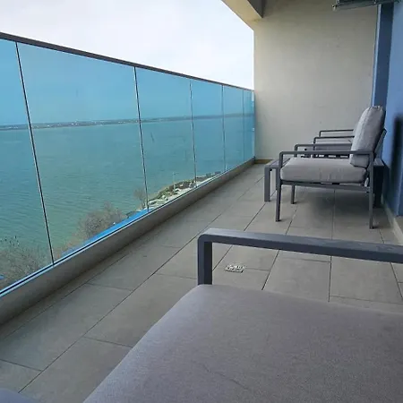 Sunset Lake Boutique Apartment Mamaia