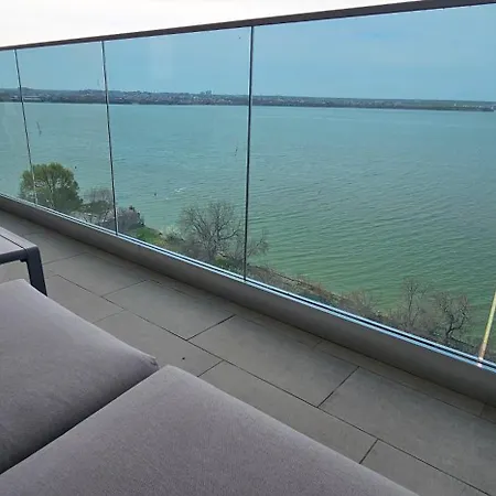 Apartment Sunset Lake Boutique Mamaia